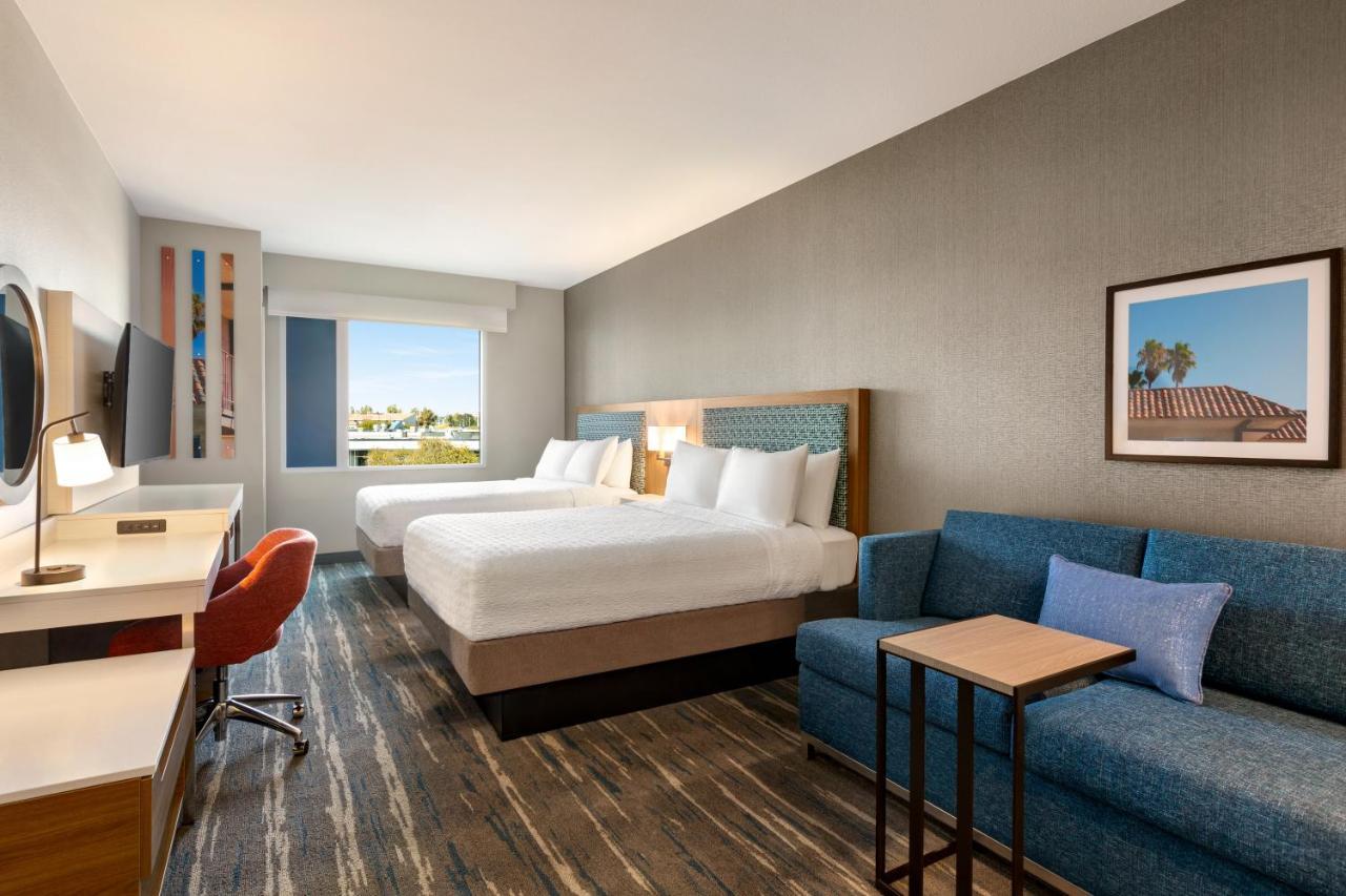 Hampton Inn & Suites San Mateo-San Francisco Airport Exterior photo
